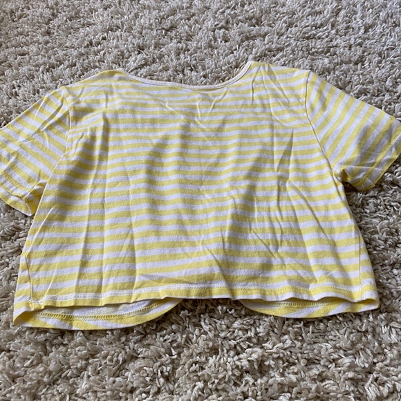 Crop top - Picture 2 of 3